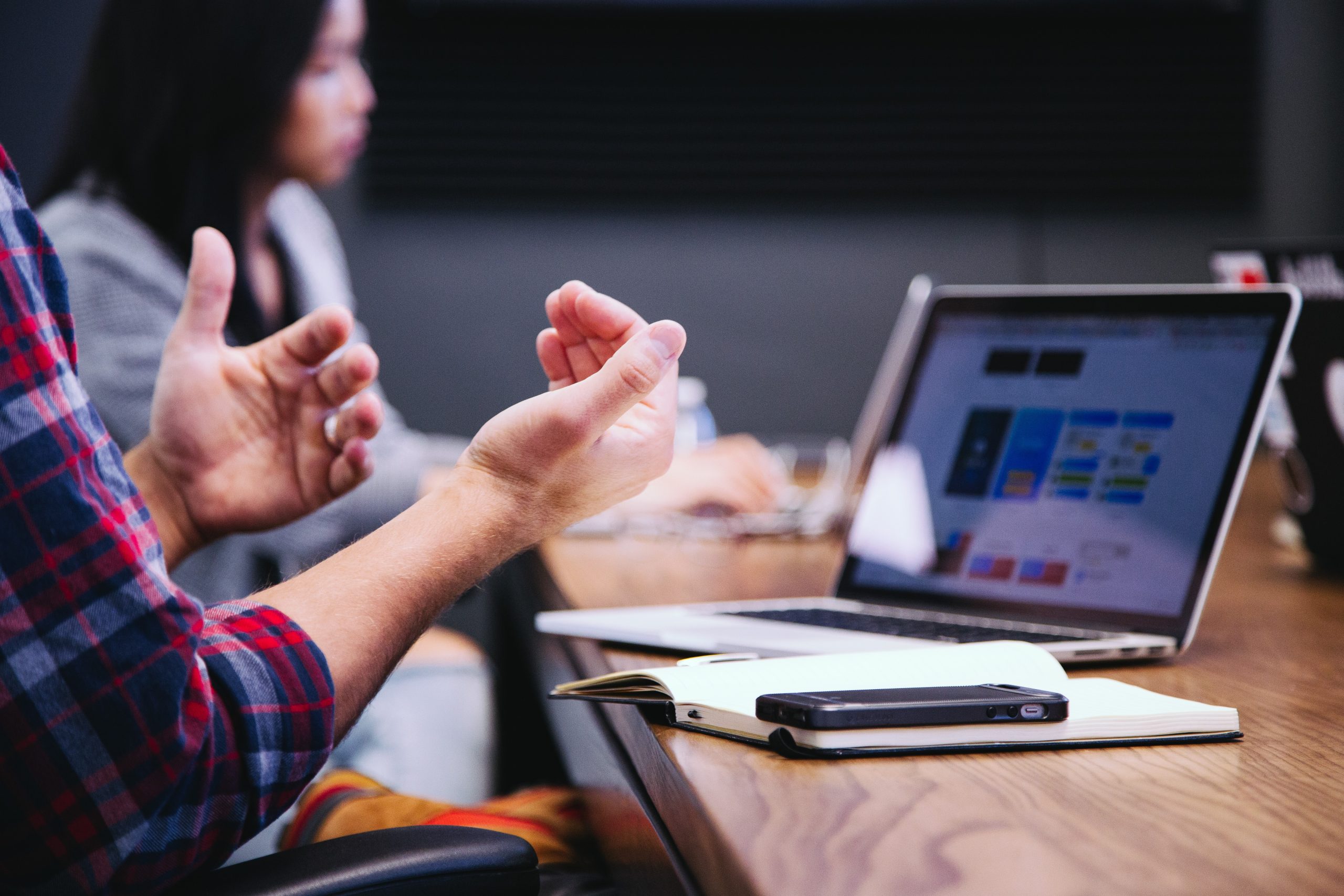 Comment évaluer la fiabilité d’un professionnel sur Internet ?